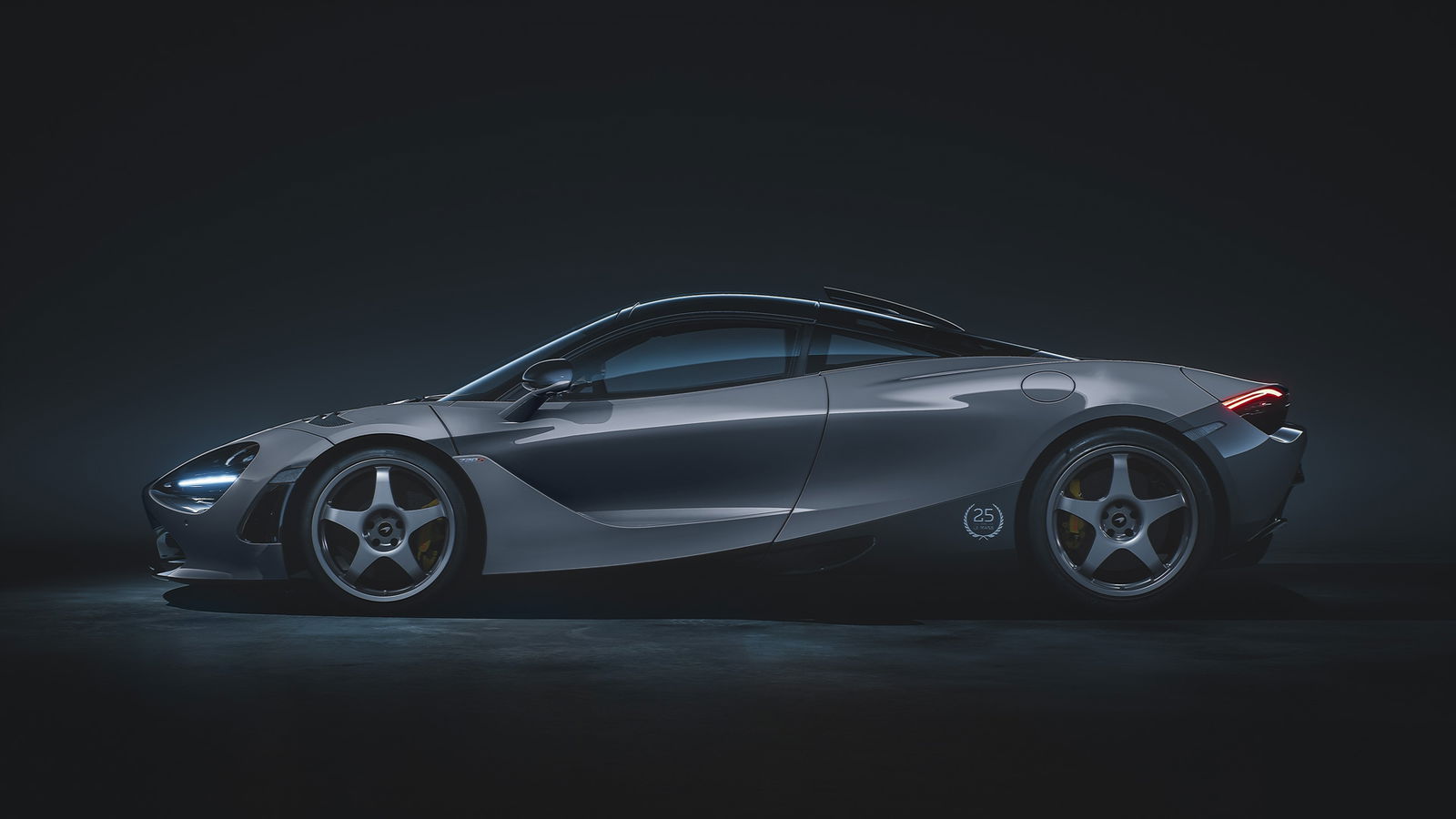 Here's The McLaren 720S Doing Its Best F1 LM Impression
