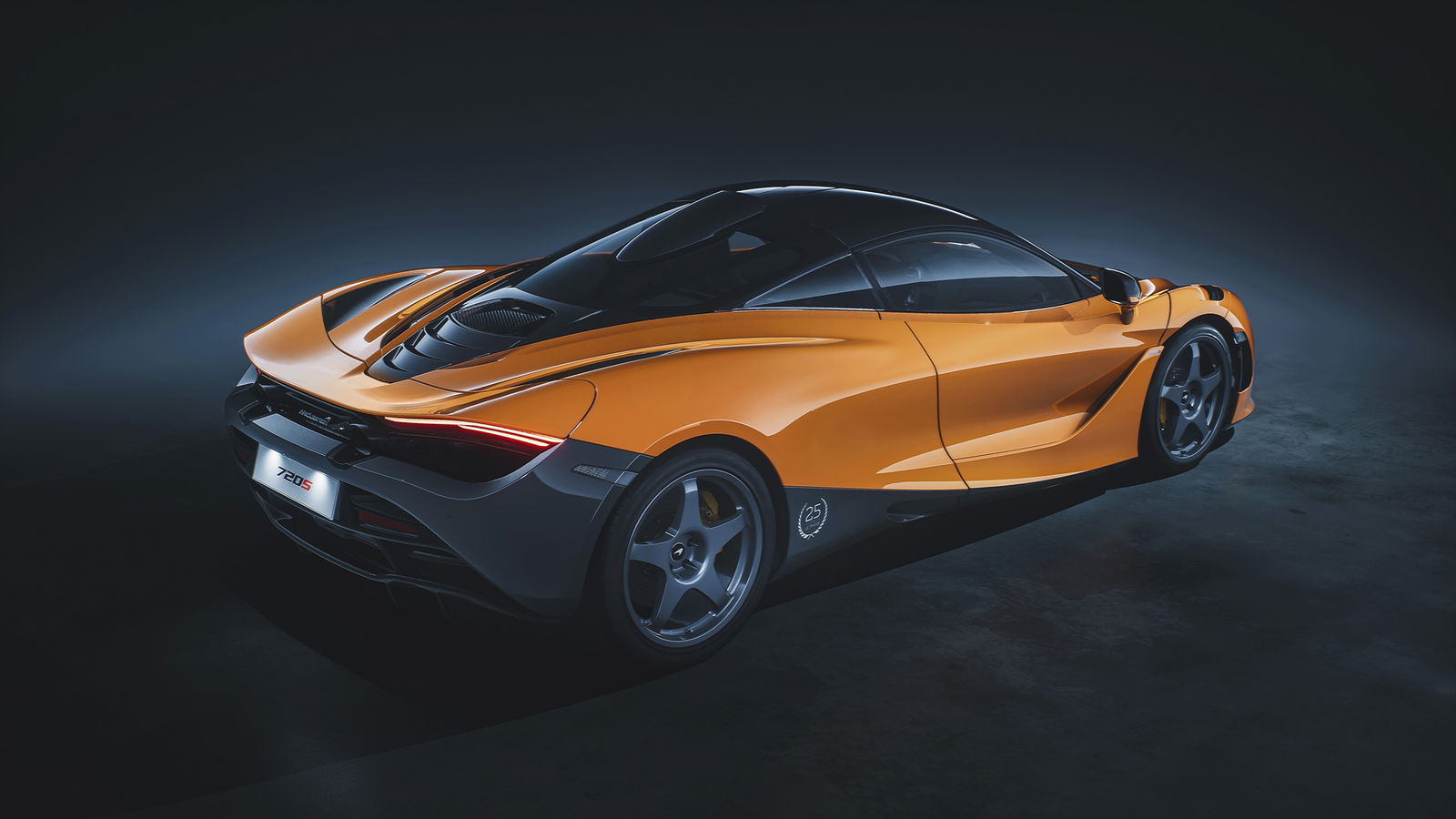 Here's The McLaren 720S Doing Its Best F1 LM Impression