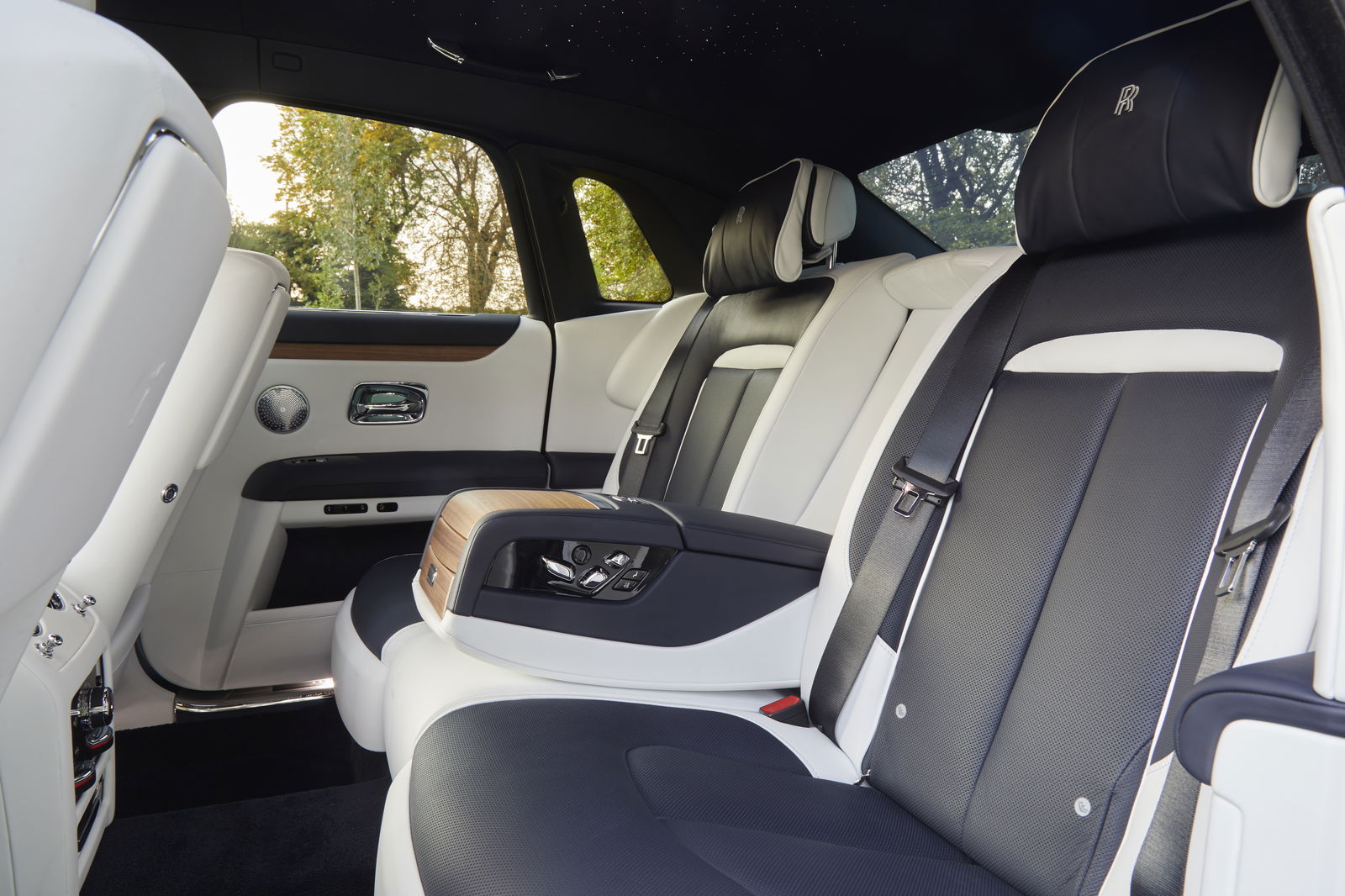 6 Things I Learned From Wafting Around In The New Rolls-Royce Ghost