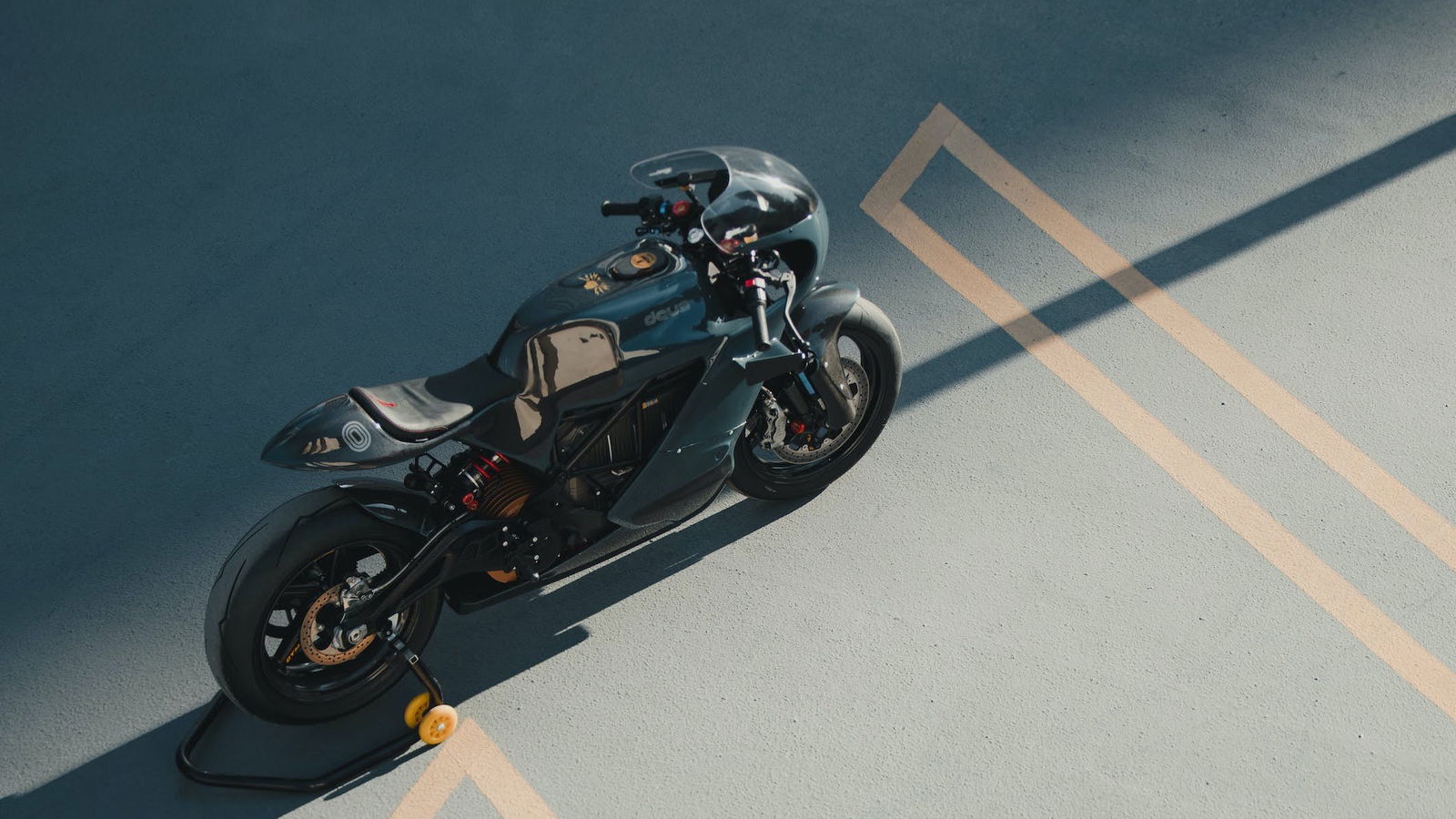 Deus Custom’s Zero SR/S Is A Gorgeous Marriage Of Retro And Futuristic