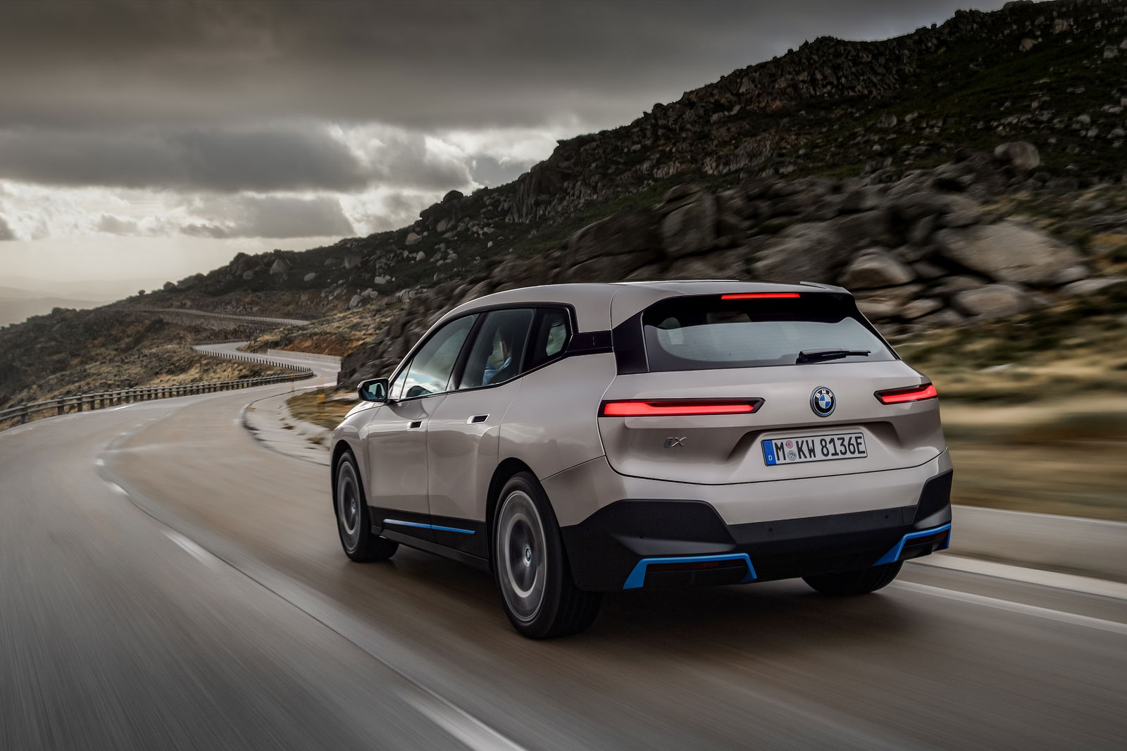 Plug-In BMW iX Arrives With 500bhp And A 372-Mile Range