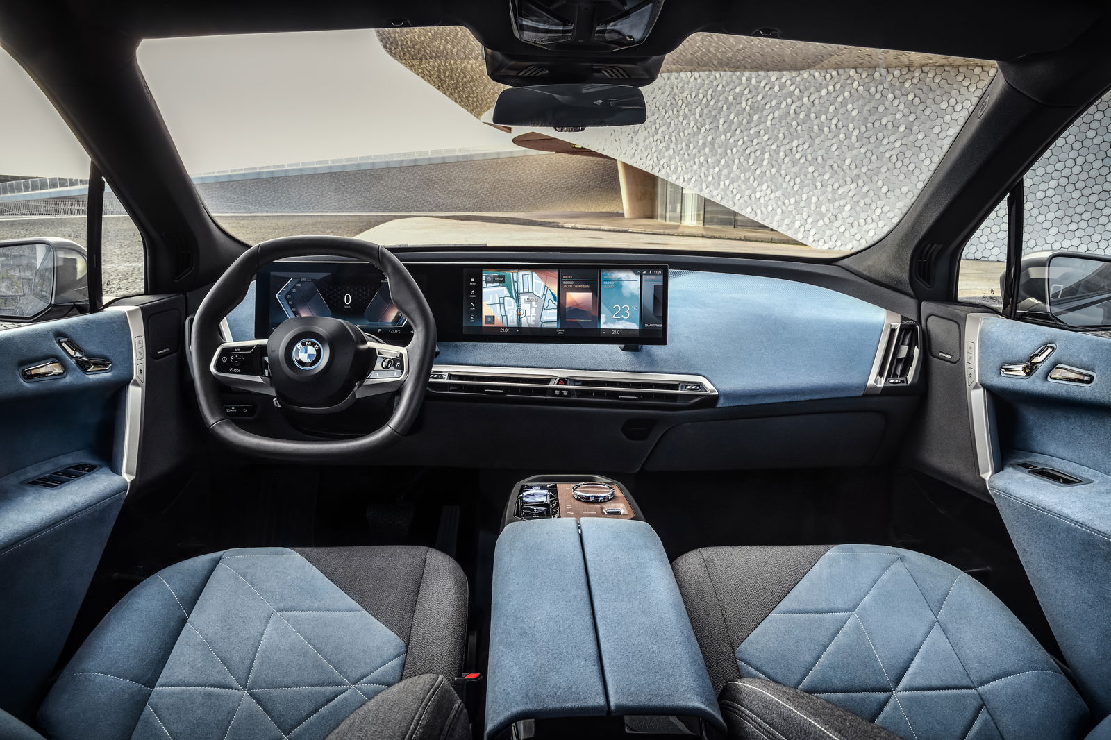 Plug-In BMW iX Arrives With 500bhp And A 372-Mile Range