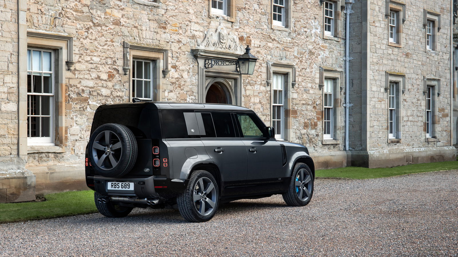 The £100k Land Rover Defender V8 Is A 518bhp Supercharged Indulgence