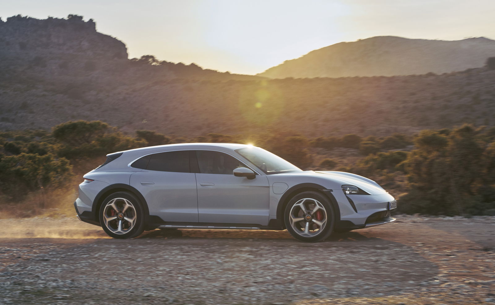 The 751bhp Porsche Taycan Cross Turismo Is The Ultimate EV All-Rounder