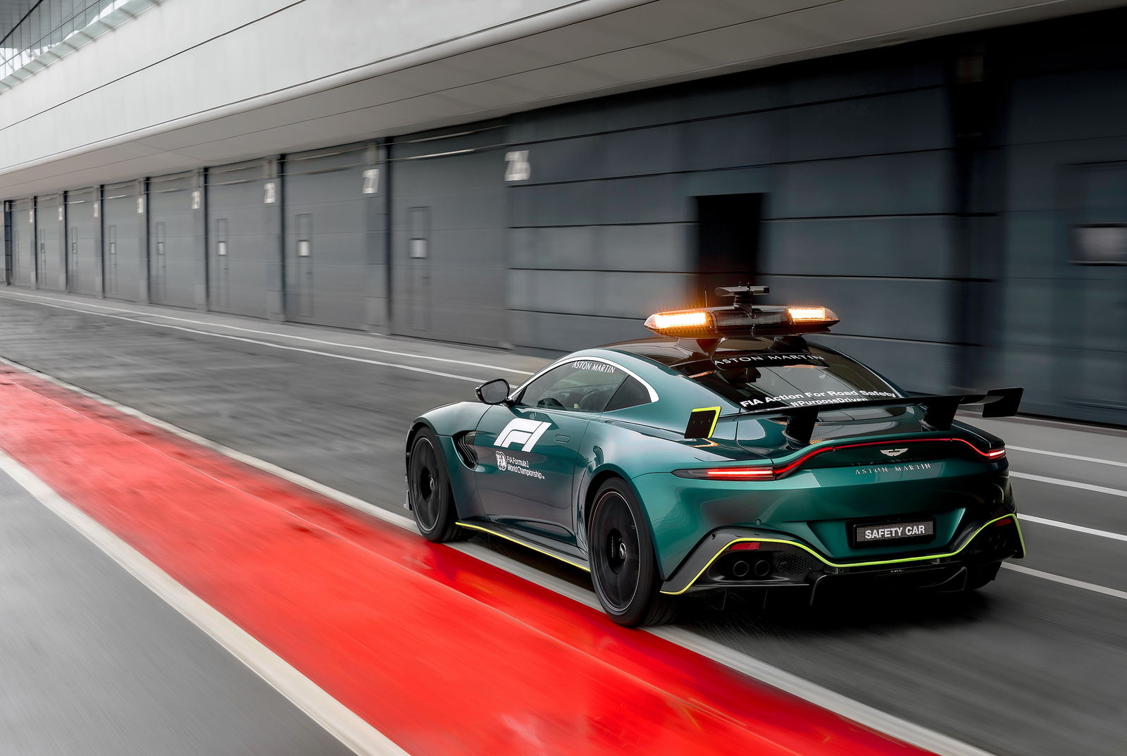 The Aston Martin Vantage Is The First Non-Merc F1 Safety Car In 26 Years