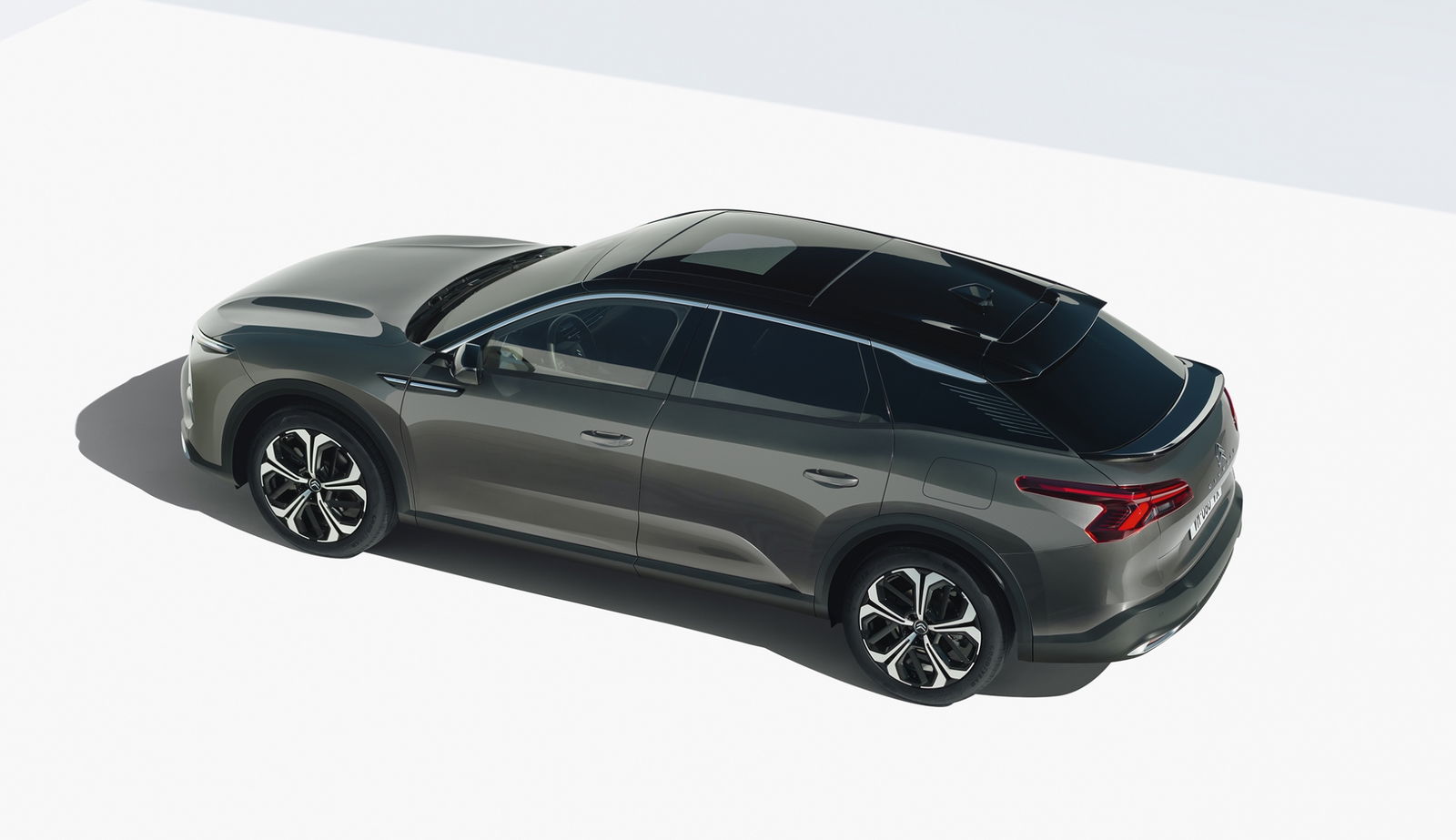 The C5 X's boot offers 545 litres of luggage space, or 1640 with the rear seats folded