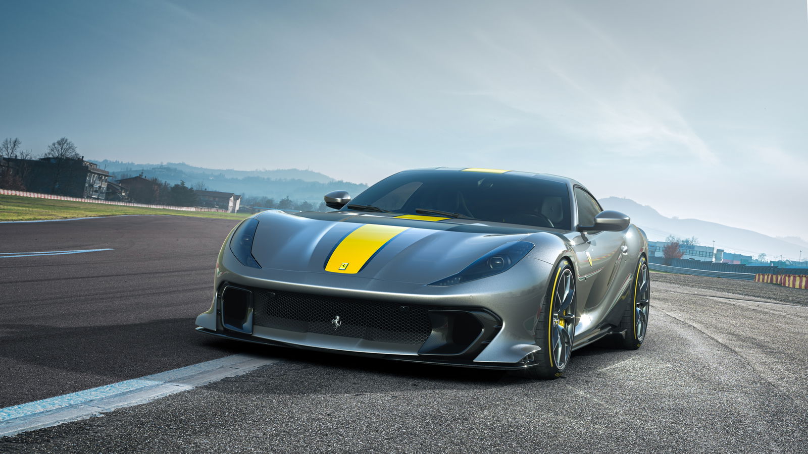 The 818bhp Ferrari 812 Competizione Revs To 9500rpm
