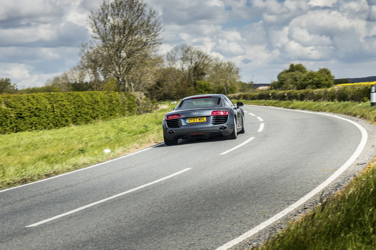 A Gated Manual 4.2 Audi R8 Is More Fun Than Any Modern Supercar
