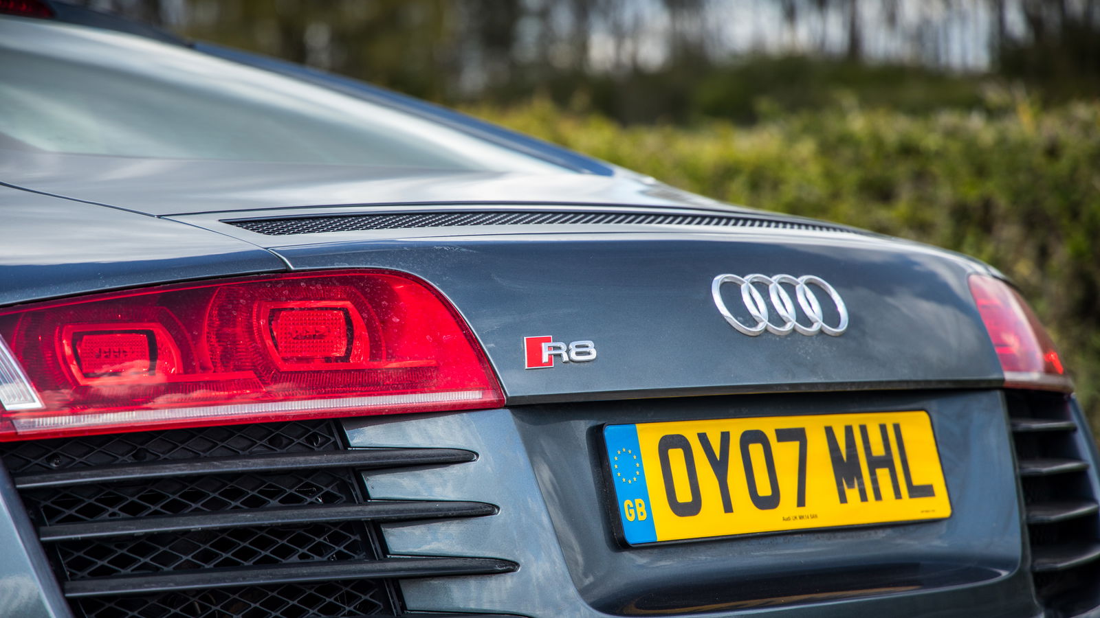 A Gated Manual 4.2 Audi R8 Is More Fun Than Any Modern Supercar