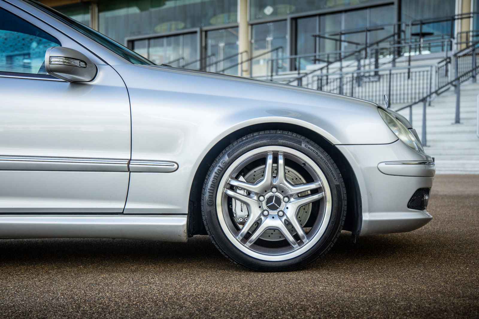A Gated Manual 4.2 Audi R8 Is More Fun Than Any Modern Supercar