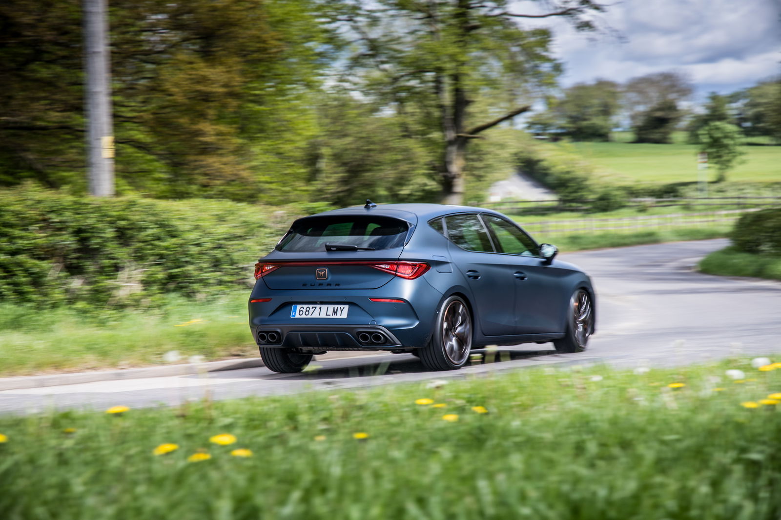 Cupra Leon vs Seat Leon Cupra R: Can The New One Measure Up?