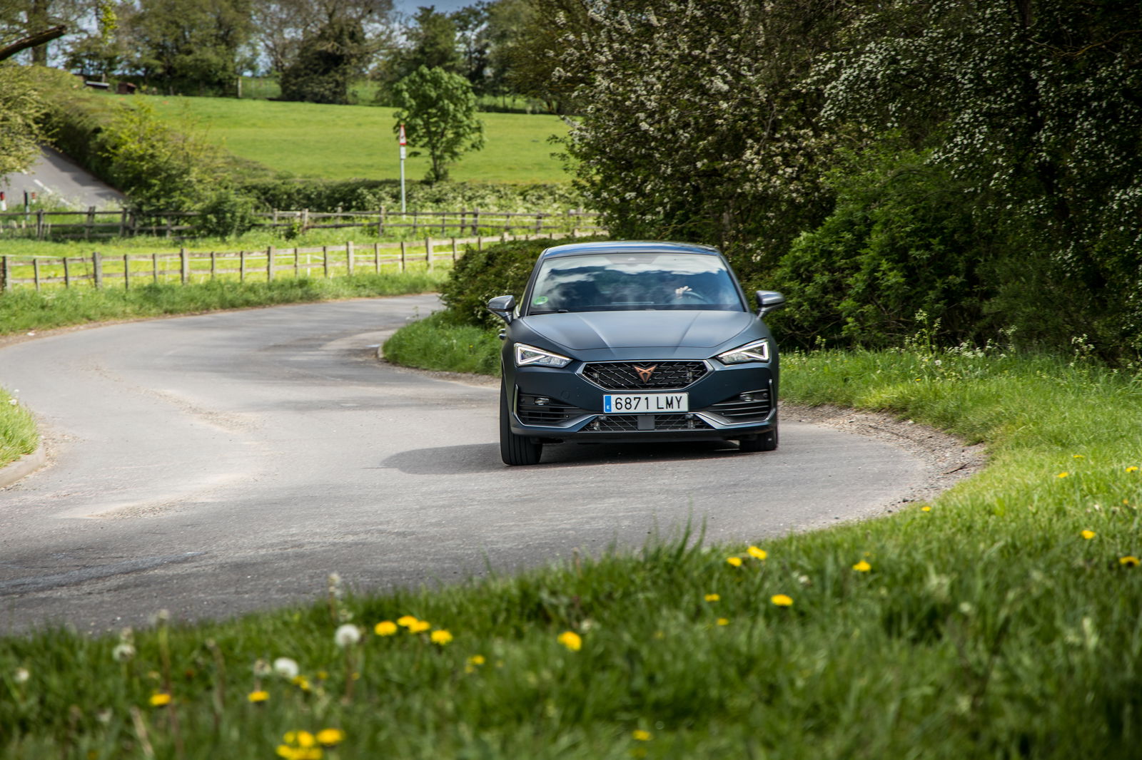 Cupra Leon vs Seat Leon Cupra R: Can The New One Measure Up?