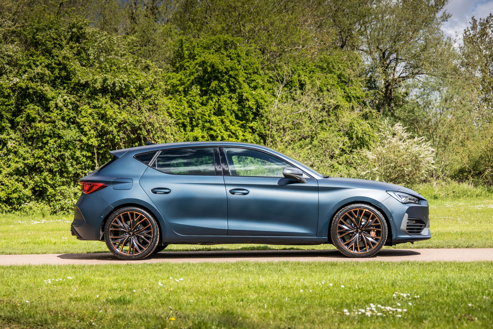 Cupra Leon vs Seat Leon Cupra R: Can The New One Measure Up?