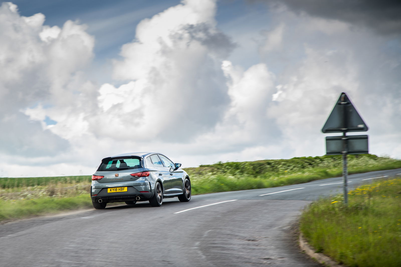Cupra Leon vs Seat Leon Cupra R: Can The New One Measure Up?
