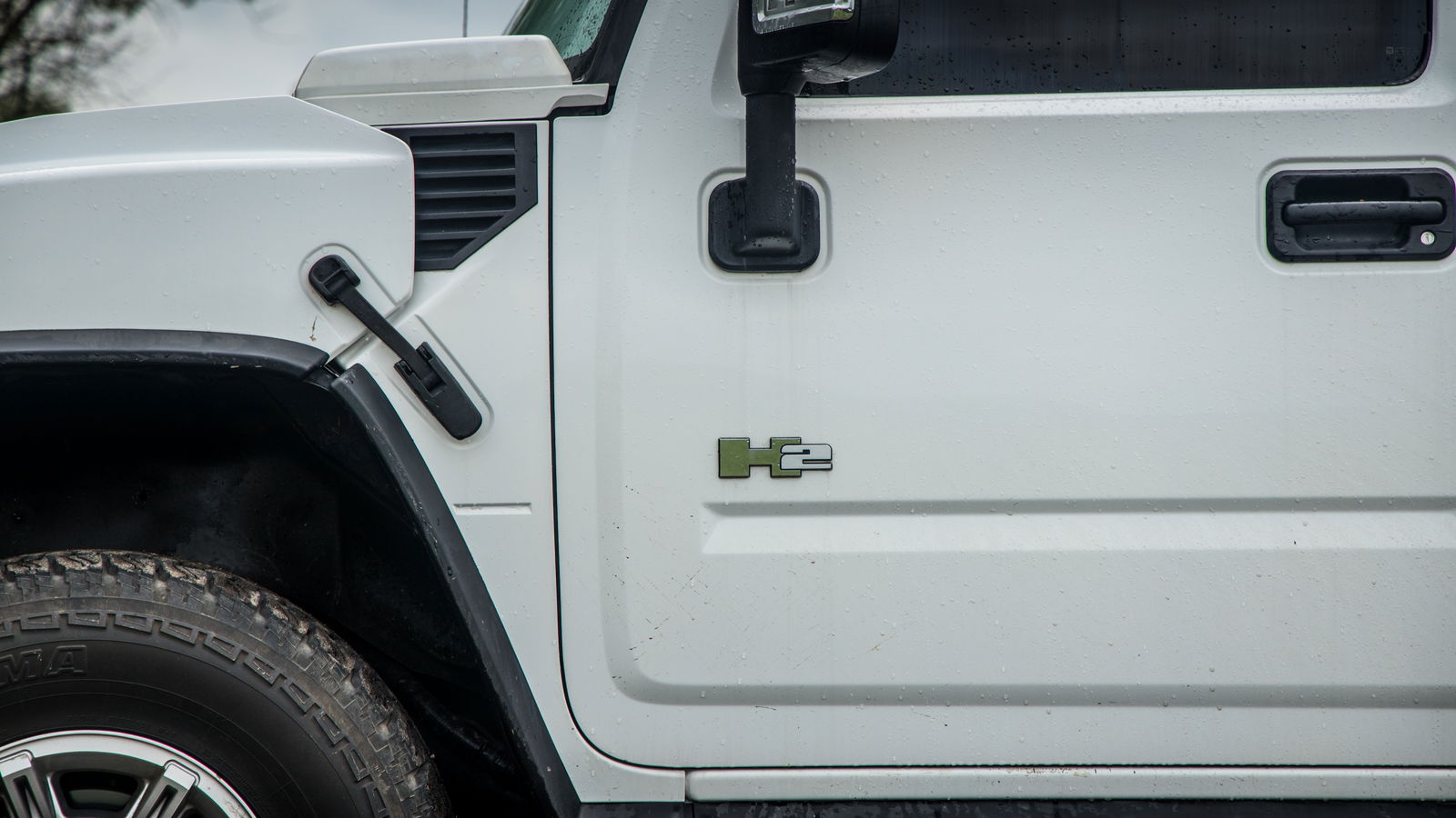 Driving A Hummer H2 Is An Awful And Brilliant Experience All At The Same Time