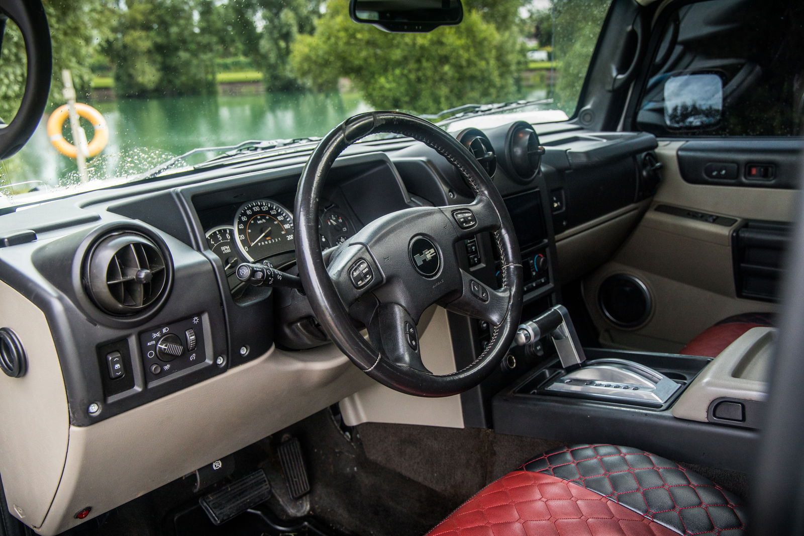 Driving A Hummer H2 Is An Awful And Brilliant Experience All At The Same Time