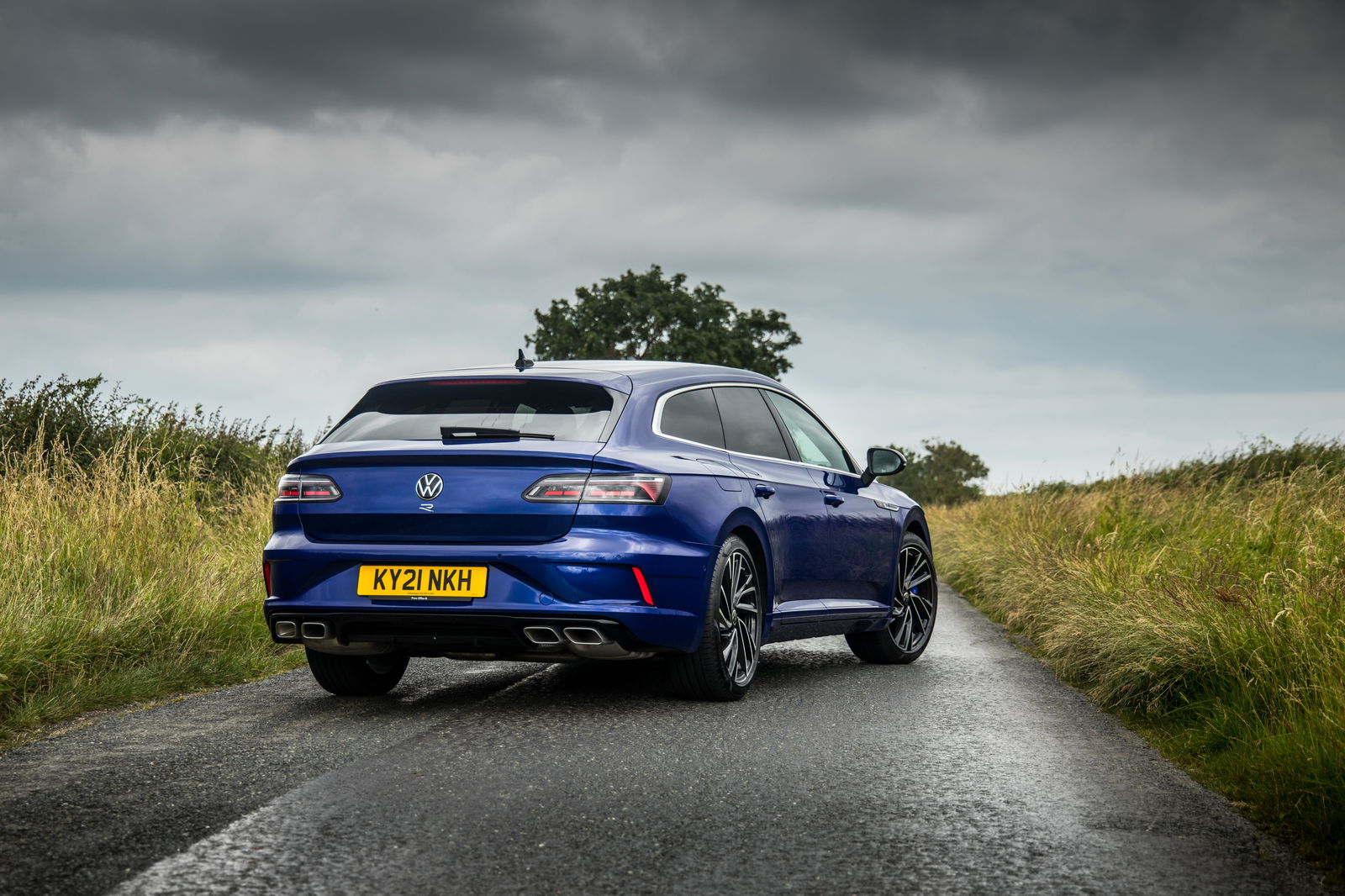 It's a handsome car, although it's better still if these standard-fit 19-inch wheels are switched for optional 20s