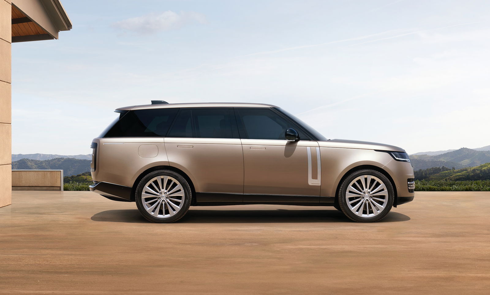 The New Range Rover Is Here With A 523bhp BMW V8 And 7 Seats