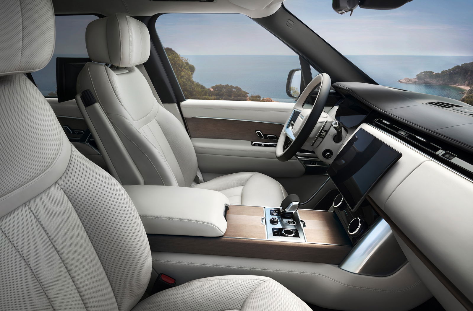 The New Range Rover Is Here With A 523bhp BMW V8 And 7 Seats