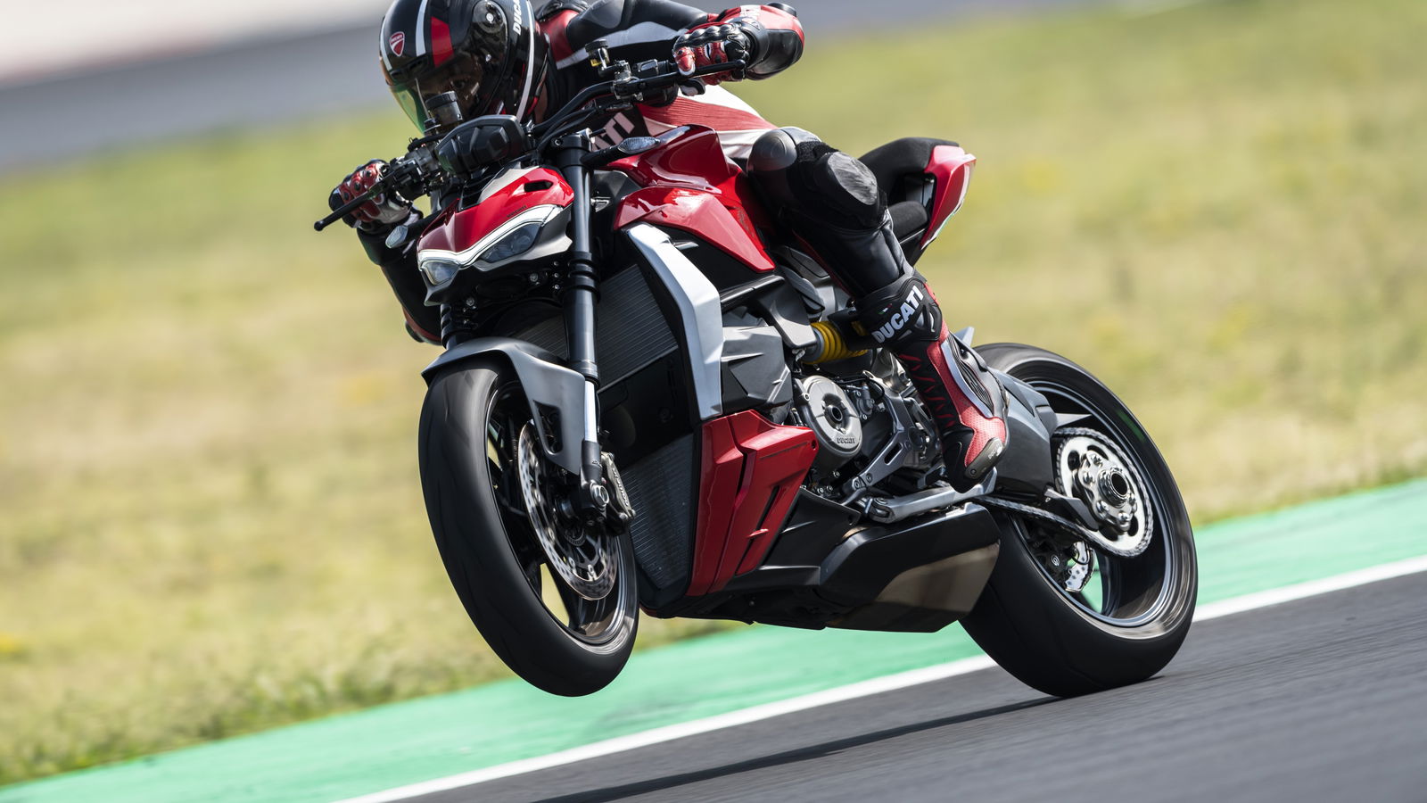 The More Easygoing Ducati Streetfighter 'V2' Still Makes 850bhp Per Tonne