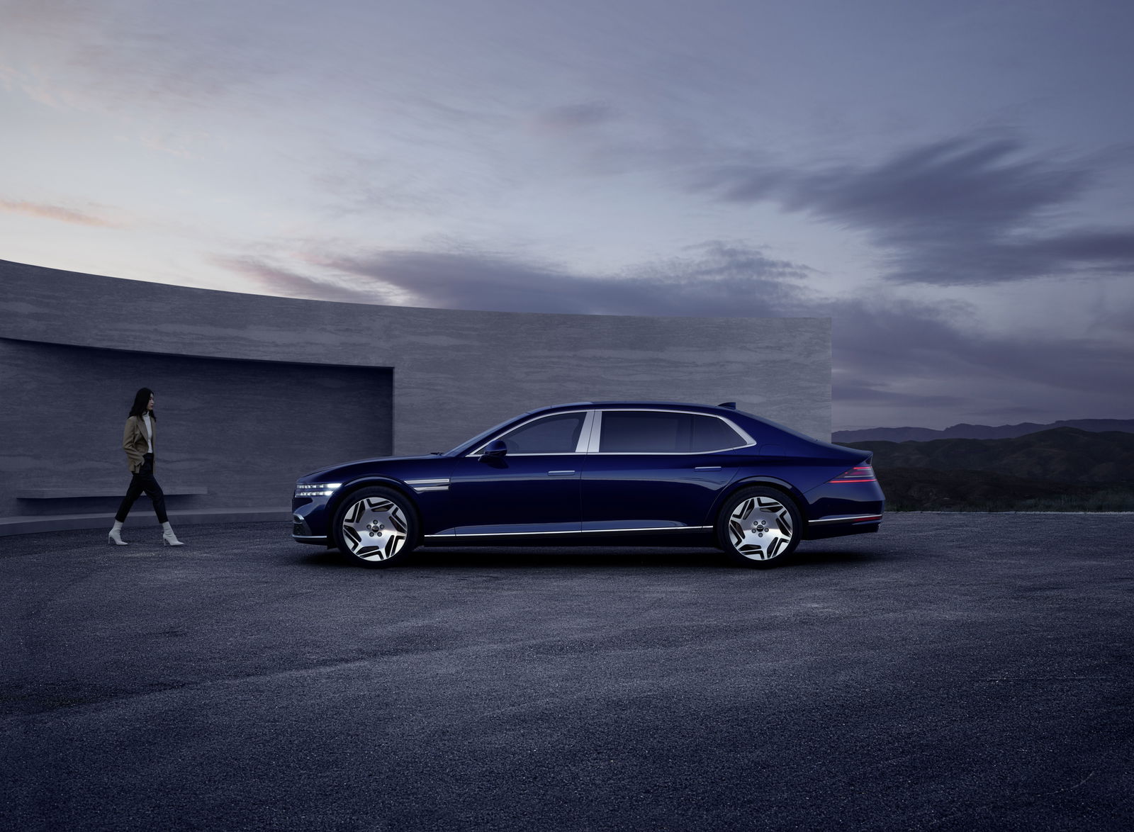 Genesis G90's Suitably Swanky Cabin Revealed