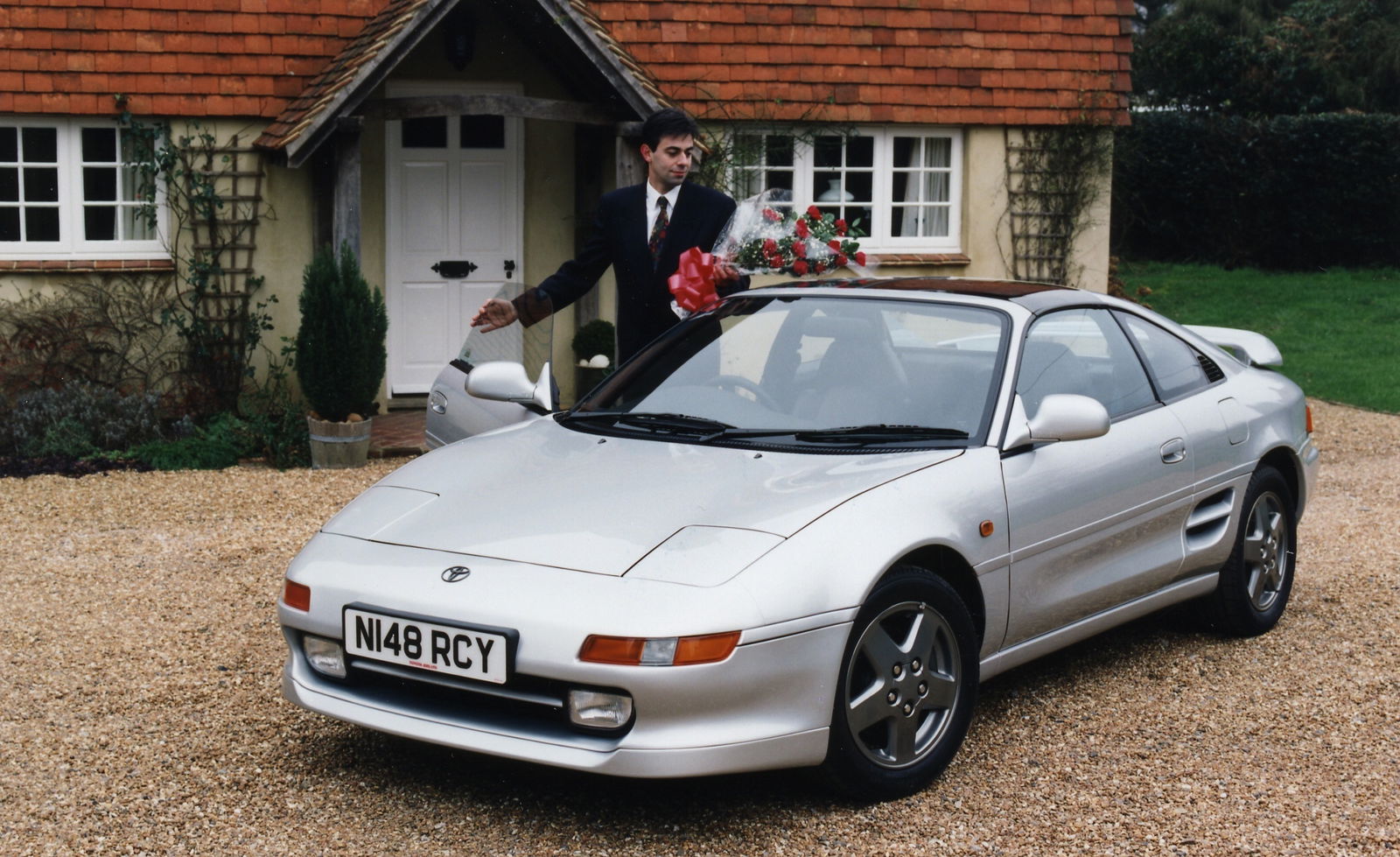 The joy of 1990s car press pictures, ladies and gents