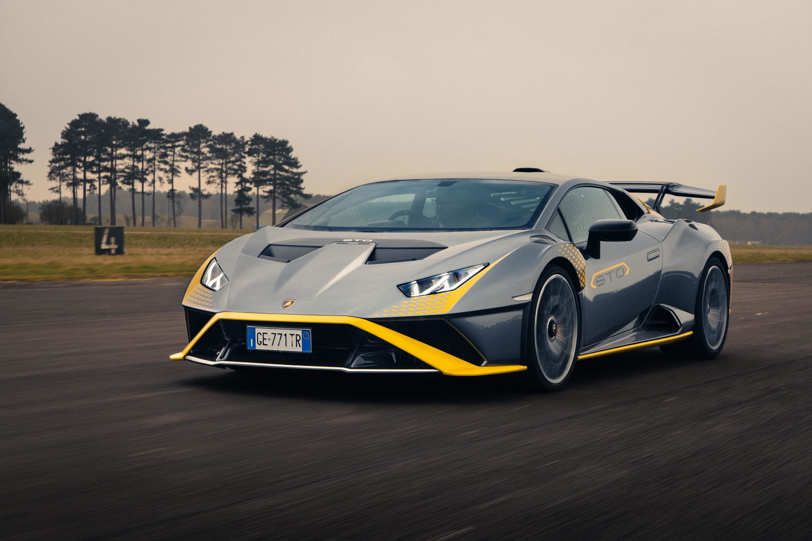 The Lamborghini Huracan STO Is A Noisy, Mildly Terrifying Tribute To Combustion