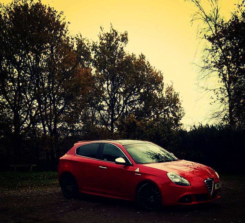 Alfa Romeo Giulietta Cloverleaf Review/Comparison with 2.5 Focus ST