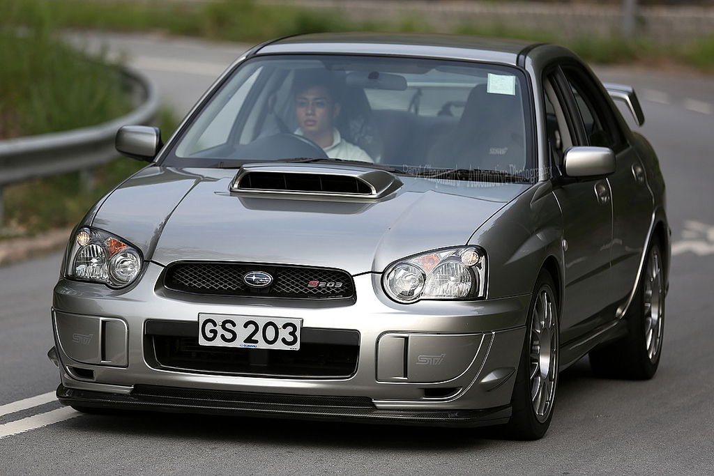 The carbon splitter and the adjustable wing made the S203 very good looking between the previous S-series models and even beside the normal STI