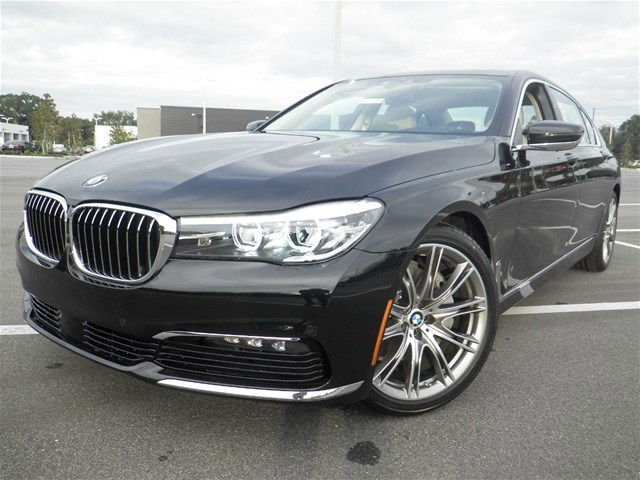 2016 BMW 750i xDrive: Utter Tech Fest Inside Out