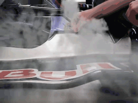 13 GIFs that shows just how beautiful the aerodynamic in Formula One car is and how they work :