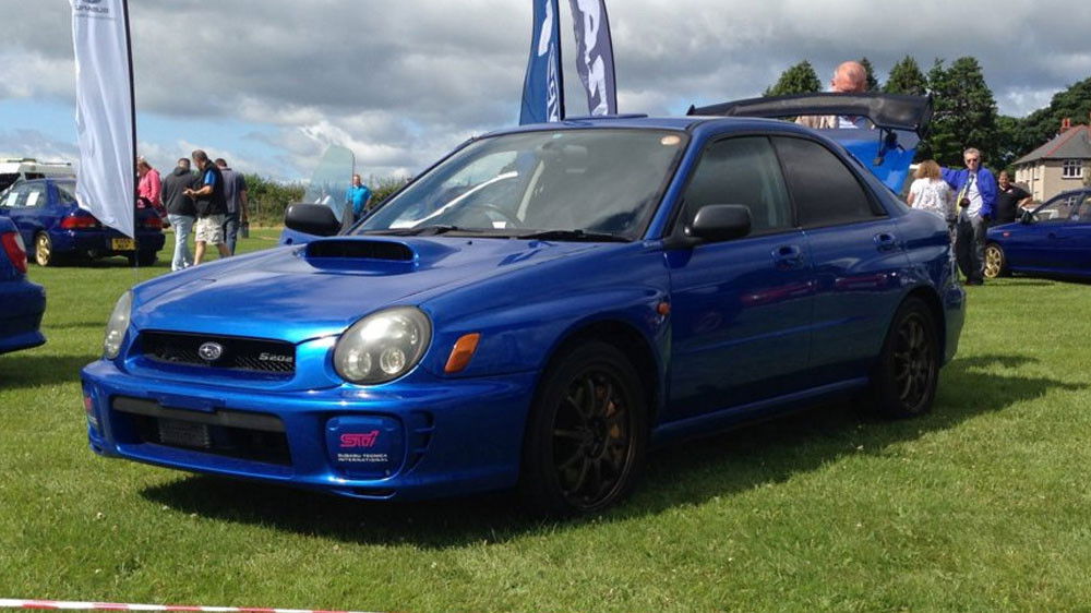 The appearence of the S202 was slightly different than the normal STI. The carbon spoiler and the rays wheels were part of the design.