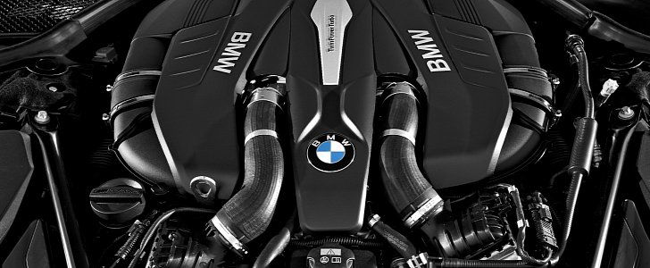 2016 BMW 750i xDrive: Utter Tech Fest Inside Out