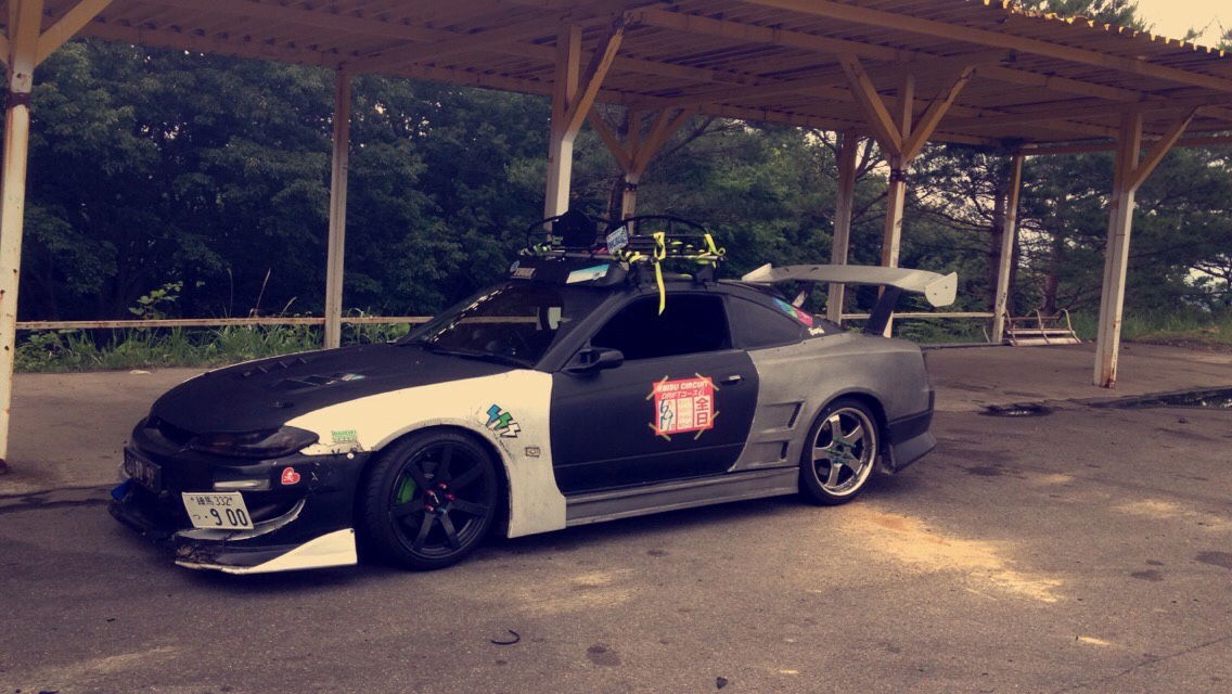 That roof rack tho!