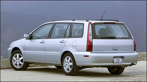 Minimalistic design once again, looks nothing alike sedan just like Megane!