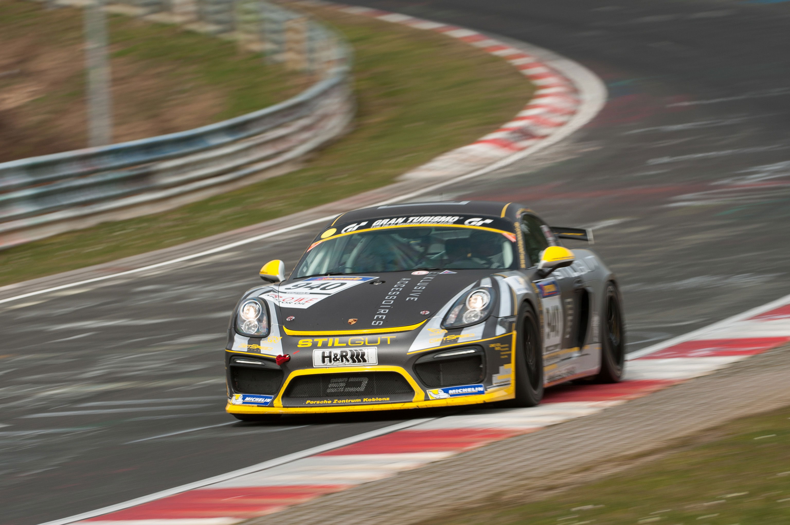 The first race of the new Cayman GT4 Trophy is history...