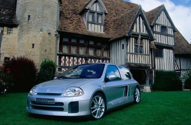 Renault Clio V6 Renaultsport: Crazy Mid-engined Hot Hatch #blogpost