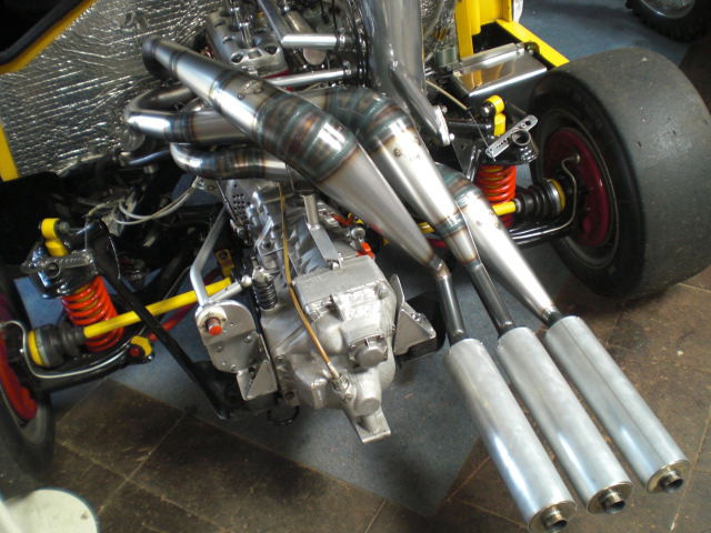A heavily modified RS 1000 engine. These single manifolds didn't come as standard, but just look at that engine p0rn