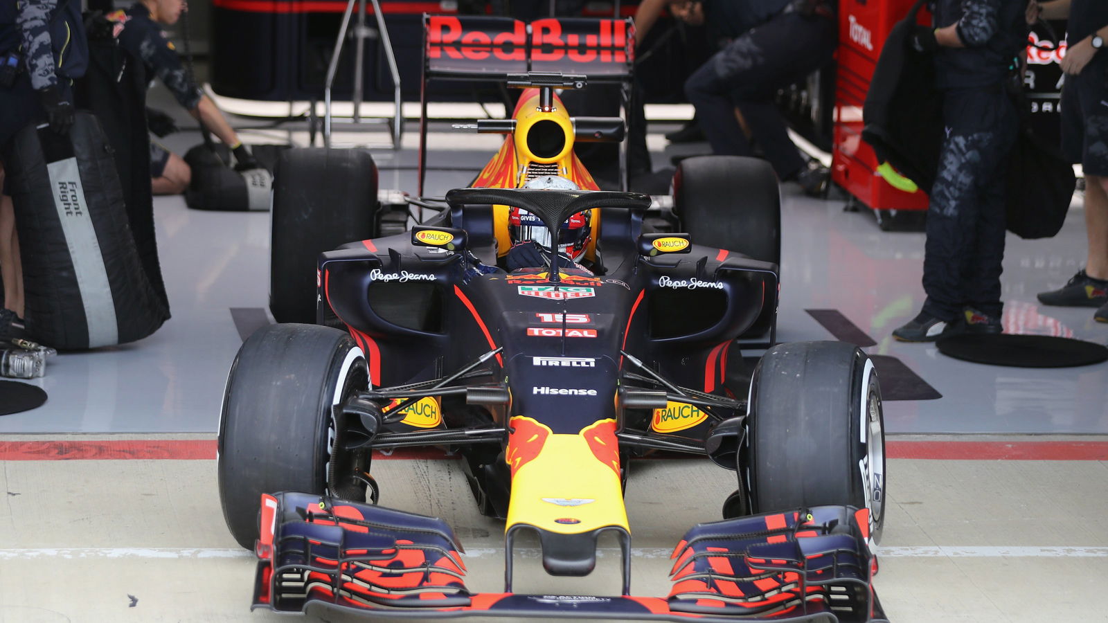 F1 Delays Cockpit 'Thongs' To 2018, Scraps Team Radio Rules