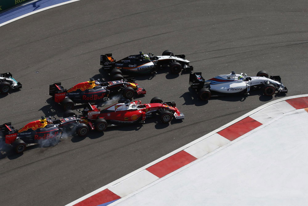 Here’s How Formula 1 Cars Compare To Electric Formula E Racers