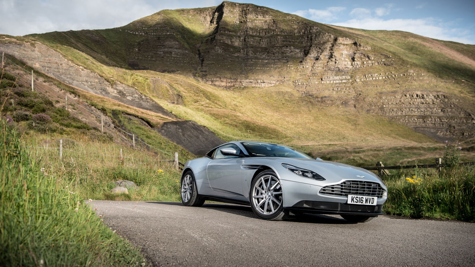 Aston Martin DB11 Review: The 600bhp V12 Hero That Laughs In The Face Of Downsizing
