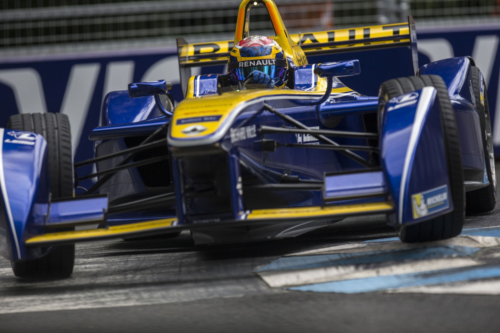 Here’s How Formula 1 Cars Compare To Electric Formula E Racers