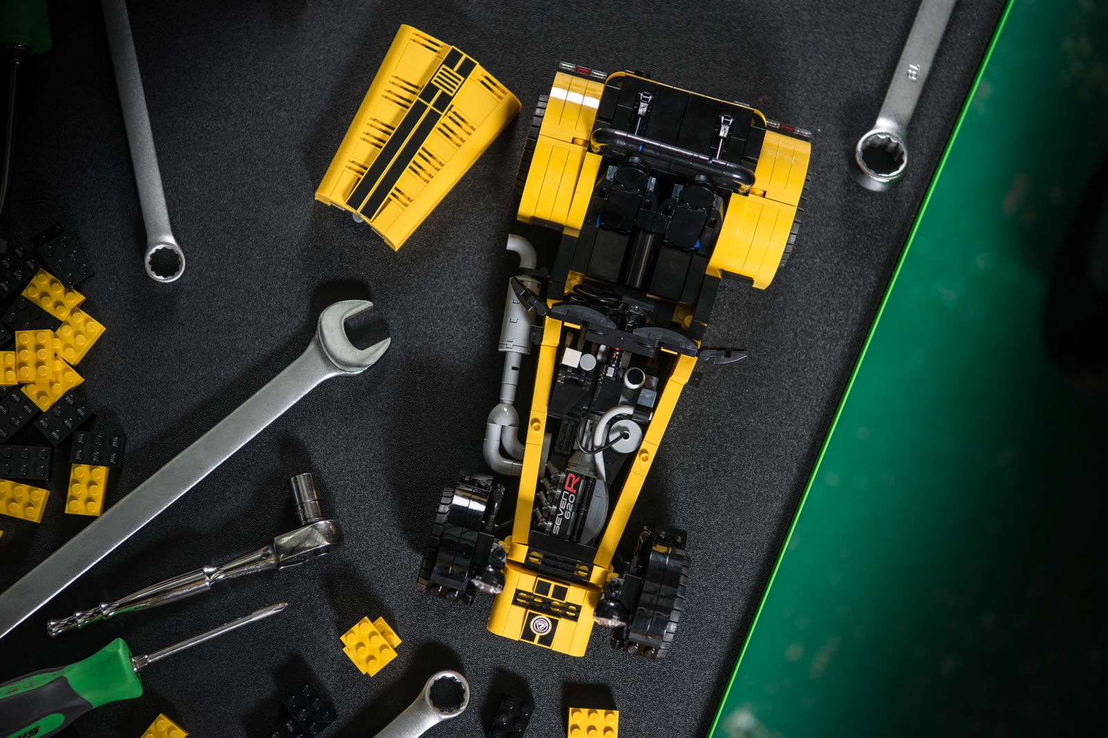 There's Now A Lego Caterham Seven And We Want It Badly