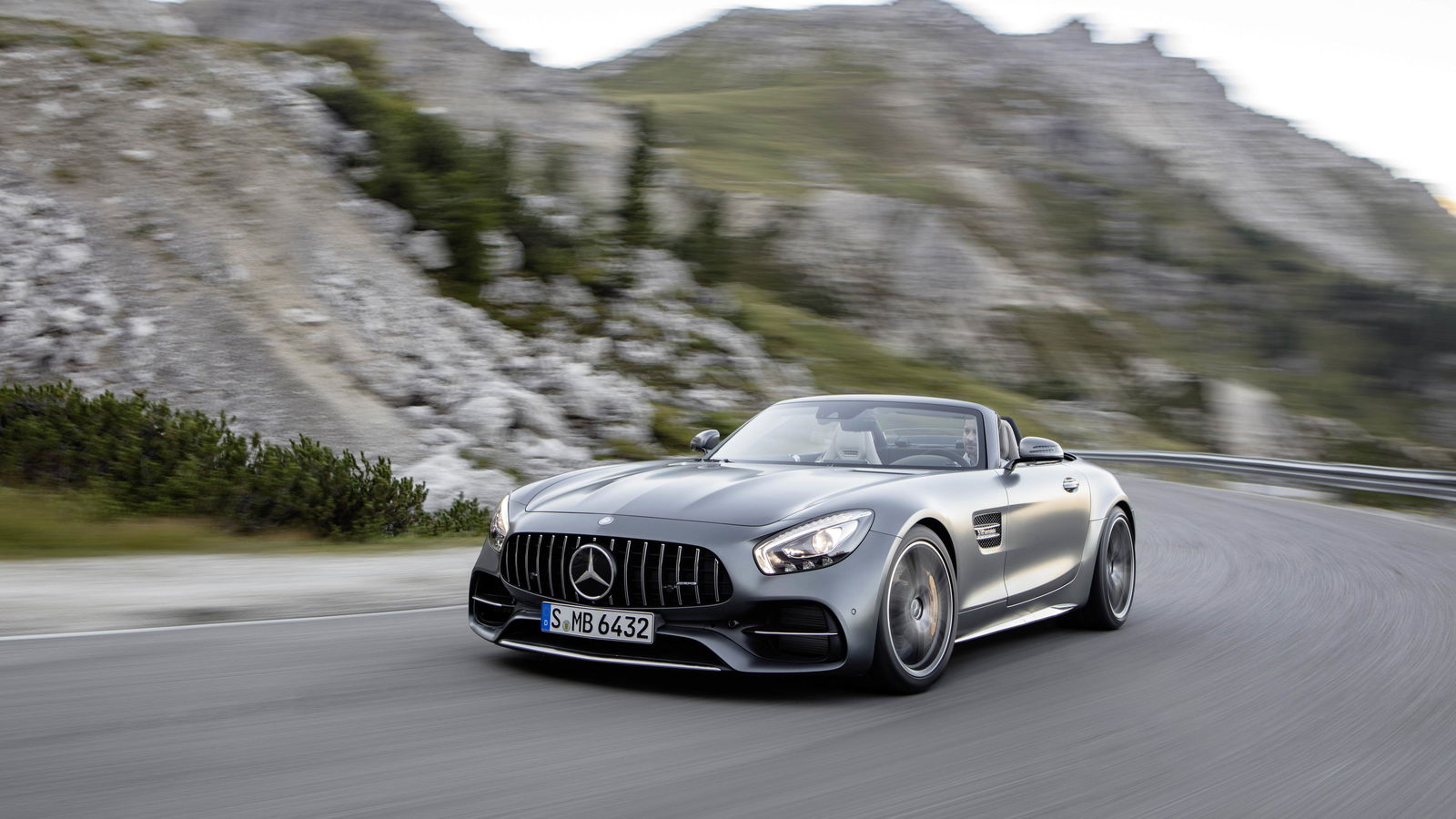 The Mercedes-AMG GT C Roadster Is A 547bhp Drop Top With An Angry Face