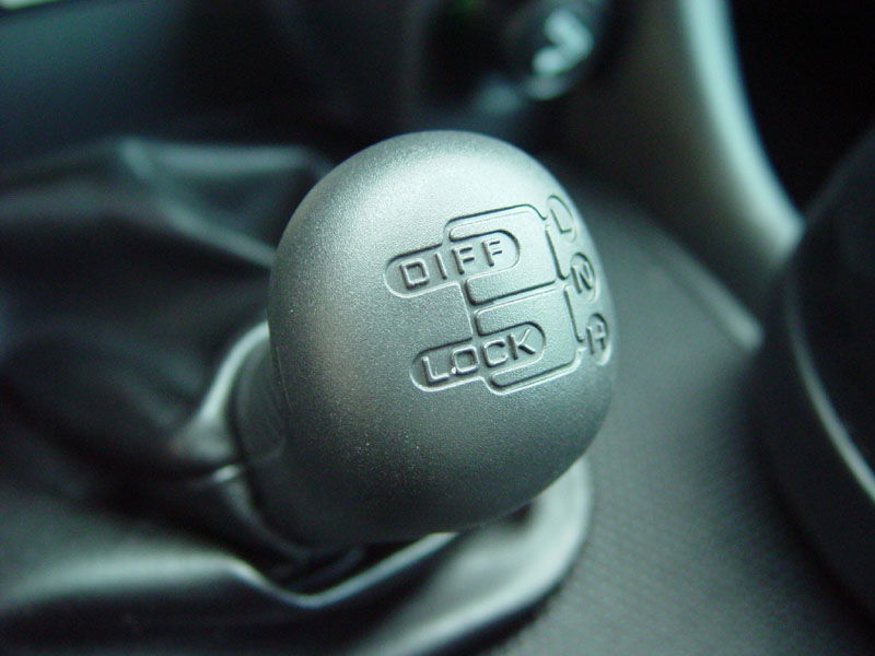 The locking diff function from a Land Rover Defender