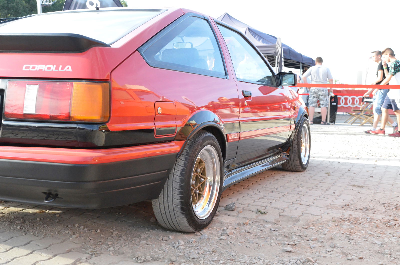 I love that mix of Red and Black. It's not the usual panda combo but still looks fantastic