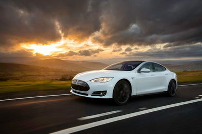 6 Reasons EVs Are Still Lagging Behind Internal Combustion