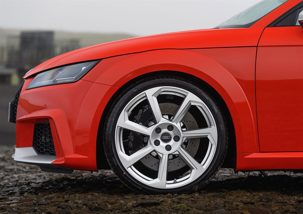 Audi R8 V10 Review: A Supercar Triumph That's Better With Zero Expensive Options
