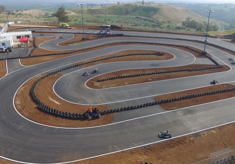Bird eye's view on the track close to its opening day, before Kerbs were added.