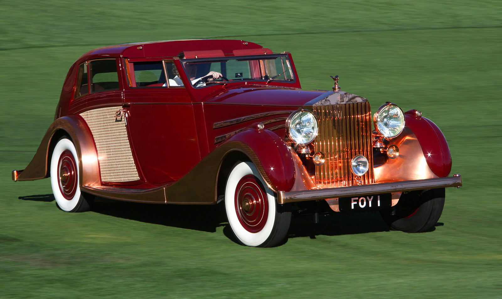 A Look Back At The World's Finest Motor Car: The Rolls-Royce Phantom